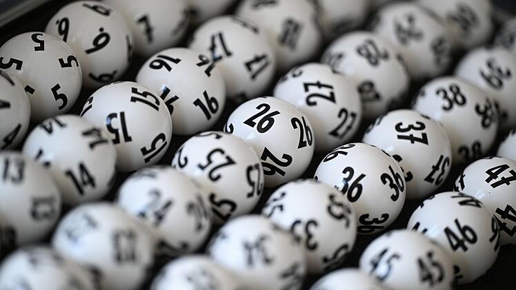 Frischgebackener Millionär gesucht: Bayer sahnt beim Lotto ordentlich ab