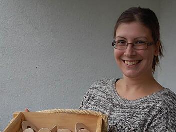 Katharina Kaiser mit einem Mölkky-Spiel. Foto: Rainer Lutz