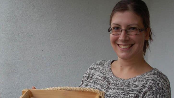 Katharina Kaiser mit einem Mölkky-Spiel. Foto: Rainer Lutz