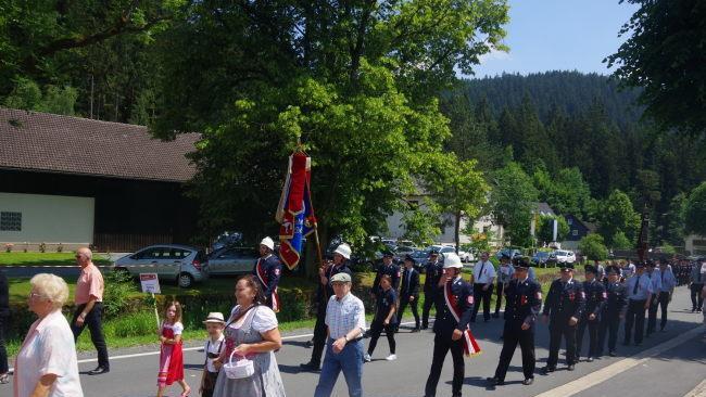 Der gro&szlig;e Festumzug bildete den H&ouml;hepunkt des 125-j&auml;hrigen Jubil&auml;ums der FFW Gifting. Foto: Heike Sch&uuml;lein
