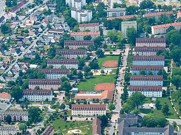 Was passiert mit den Wohnungen am Lindenanger? Der Stadtrat setzt sich dafür ein, dass sie möglichst schnell für Wohnungssuchende zur Verfügung stehen. Foto: Ronald Rinklef