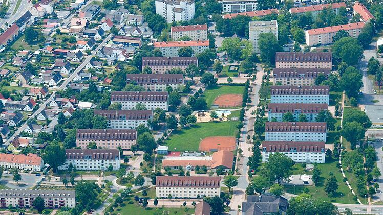 Was passiert mit den Wohnungen am Lindenanger? Der Stadtrat setzt sich dafür ein, dass sie möglichst schnell für Wohnungssuchende zur Verfügung stehen. Foto: Ronald Rinklef