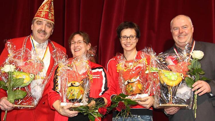 Den Orden des Fastnachtsverbandes Franken haben sich Roland Fraas, Susanne Mattes, Melanie Klötzer und Reinhard Ott verdient. Foto: Sonja Adam