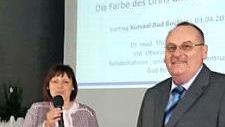 Kreisbäuerin Edeltraud Häusler begrüßt den Referenten Dr. Thomas Seyrich zu seinem Vortrag in Bad Bocklet.  Foto: Andreas Lomb