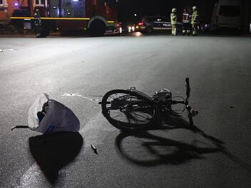 Am Samstagnachmittag wurde ein Radfahrer bei einem Unfall schwer am Kopf verletzt. Er musste mit einem Rettungshubschrauber ins Krankenhaus gebracht werden. Foto: News5/Fricke