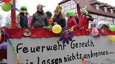 Nichts anbrennen lässt die Feuerwehr Gereuth - glaubt man dem Motto auf dem Wagen.  Foto: Helmut Will