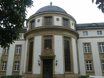 Ein wissenschaftliches Leuchtturmprojekt ist es nicht, das ins Kurhausbad einziehen soll. Das geplante Institut für Kurortmedizin fällt unter die Rubrik Behördenverlagerung.  Foto: Anja Vorndran/Archiv