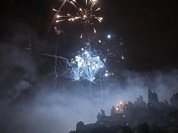 Nicht &uuml;berall freier Himmel f&uuml;r das Feuerwerk: In einigen Gebieten d&uuml;rfen sich Feiernde auf eine wolkenlose Silvesternacht freuen. Foto: Deniz Calagan/dpa