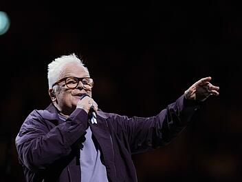 Auftaktkonzert "Herbert Grönemeyer - mittendrin – akustisch" Auftaktkonzert "Herbert Grönemeyer - mittendrin – akustisch"