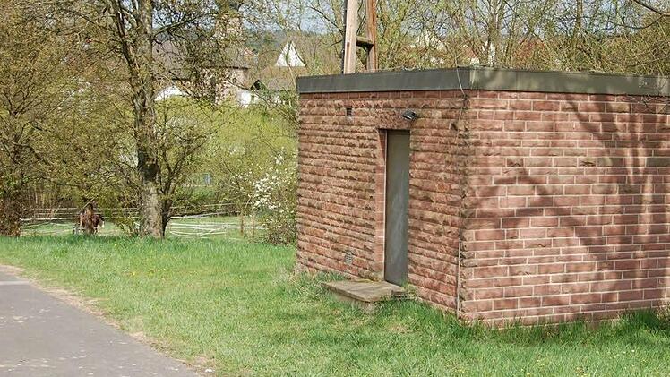 Das alte Pumphaus in Frankenbrunn, das derzeit leer steht, könnte eine neue Bleibe für die Jugend des Ortes werden.  Foto: Günther Straub