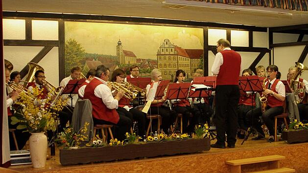 Gelungen war die Programmauswahl beim Fr&uuml;hjahrskonzert der "Ha&szlig;bergkapelle Kirchlauter" unter Dirigent Klaus Schad. Fotos: G&uuml;nther Geiling