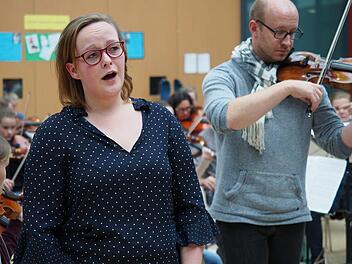 Konzertmeister Johannes Enders spielt bei der Begleitung von Eva Friedrich ausnahmsweise nur die zweite Geige.Nicole Julien-Mann