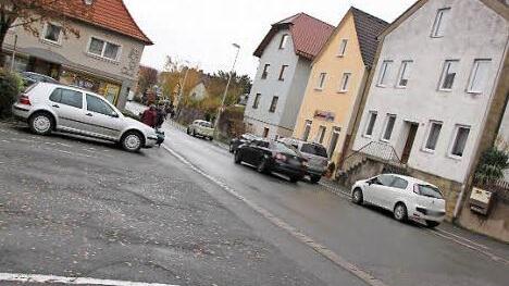 Aus dem Einmündungsbereich der Ringstraße und des Unteren Lauterdammes in die Bahnhofstraße soll optisch und verkehrstechnisch ein schöner Platz geschaffen werden.