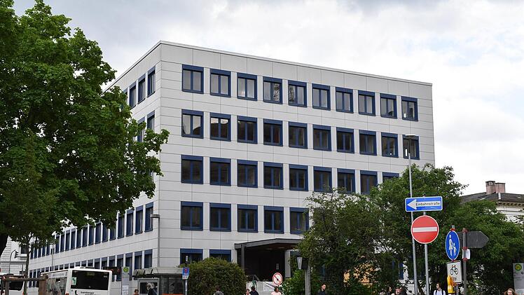 Das neue Bürgerrathaus von außen Foto: Ronald Rinklef