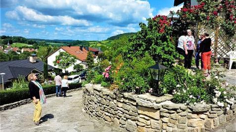 In diesem Jahr findet wieder ein Wettbewerb "Unser Dorf hat Zukunft - unser Dorf soll schöner werden" statt. Unser Bild zeigt den Kronacher Stadtteil Fischbach, der von den Aktivitäten des Gartenbauvereins profitiert und sich vorteilhaft entwickelt hat.  Foto: Gerd Fleischmann
