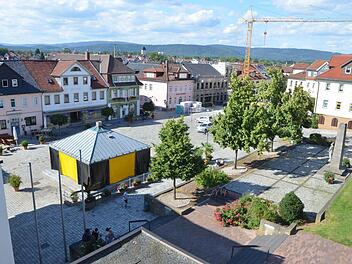 So soll der Neustadter Marktplatz einmal nicht mehr aussehen. Eine Planungsgemeinschaft wurde beauftragt, ihn neu zu gestalten. Foto: Rainer Lutz