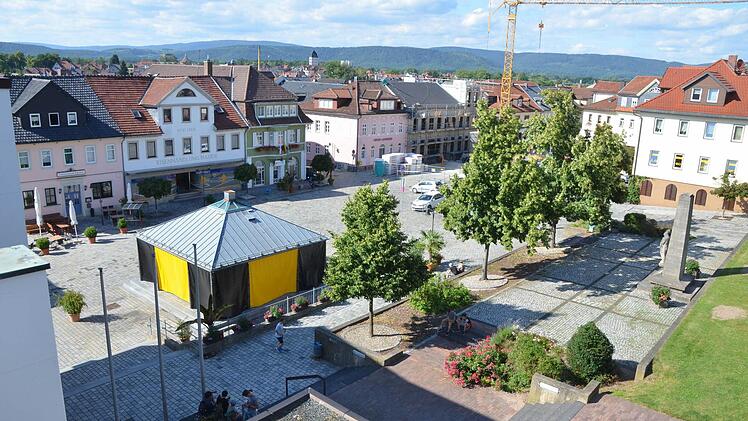So soll der Neustadter Marktplatz einmal nicht mehr aussehen. Eine Planungsgemeinschaft wurde beauftragt, ihn neu zu gestalten. Foto: Rainer Lutz