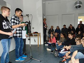 Theo, Ben und Nik haben das Publikum mit ihrem Gedicht überzeugt und das Poetry-Slam-Projekt gewonnen. Foto: Petra Malbrich