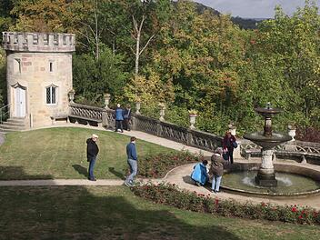 Blick in den Schlossgarten von Schloss Rosenau Foto: Desombre