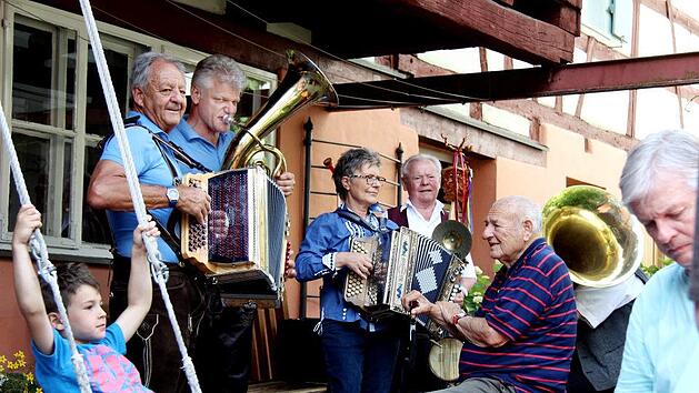 Das Altstadtfest in Herzogenaurach hat auch immer seine gem&uuml;tlichen Seiten. Foto: S&auml;nger, Archiv