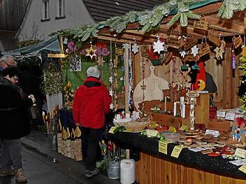 Reichlich und vielf&auml;ltig war das Angebot auch in diesem Jahr wieder auf dem Adventsmarkt in Rabelsdorf.Klemens Albert