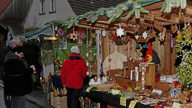 Reichlich und vielf&auml;ltig war das Angebot auch in diesem Jahr wieder auf dem Adventsmarkt in Rabelsdorf.Klemens Albert