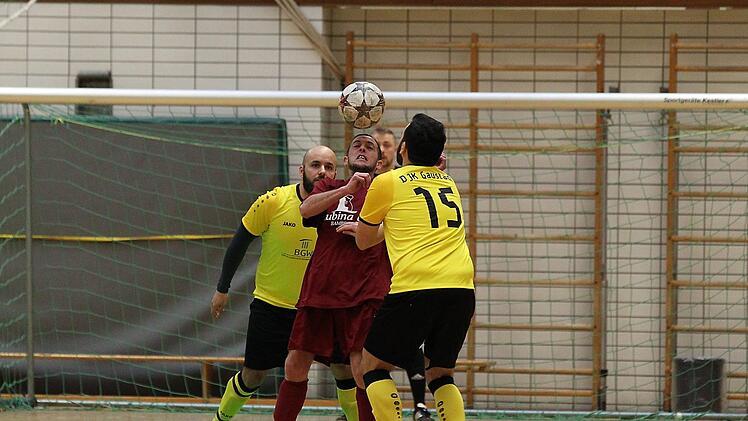 Aus dem Spiel DJK Gaustadt (gelb) gegen SC O8 Bamberg