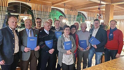 Die Jubilare der CSU Steinach am Wald mit Bürgermeister Thomas Löffler (links) und Landrat Klaus Löffler (rechts)