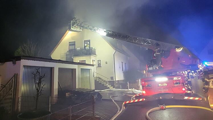 Nach Brand im Kreis Lichtenfels: Familie verliert Hab und Gut - Feuerwehr mit dringendem Spendenaufruf