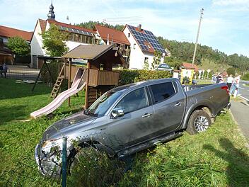 Der Geländewagen rollte die Böschung hinunter. Fotos: Thomas Weichert
