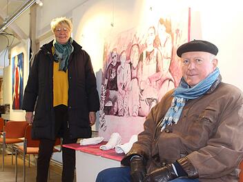 Cornelia Borowski und Hans Dietrich Unger vom Verein Kunsthaus in Bad Brückenau üben sich in Geduld. Julia Raab