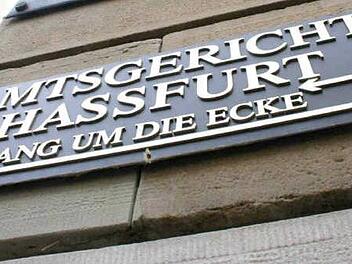 Wegen Unfallflucht musste sich ein 70-Jähriger vor dem Amtsgericht Haßfurt verantworten.Matthias Hoch/Archiv