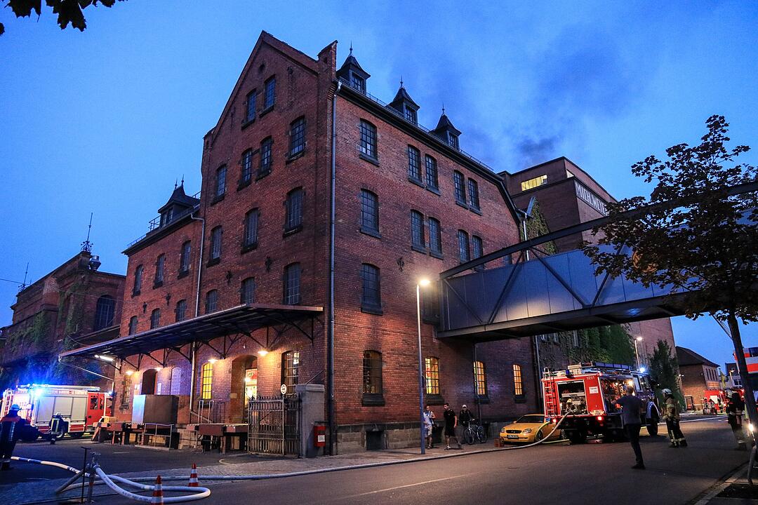 Malzfabrik Weyermann in Bamberg in Flammen: Einsatzkräfte kämpfen stundenlang gegen das Feuer