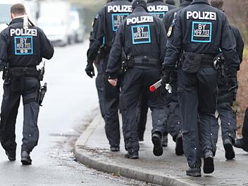 Mann fl&uuml;chtet aus Erlanger Klinik &ndash; Mitarbeiter verletzt