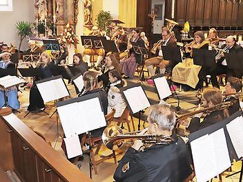 Die Weismainer Blasmusik bei ihrem beeindruckenden Adventskonzert