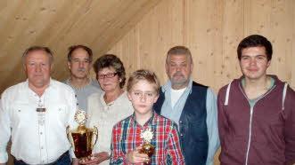 Von links: ADAC-Sportleiter Heinrich Muth, Vorsitzender Michael Strecker, Clubmeisterin Sigrid Metz, Sieger Fahrrad Maximilian Müller, Werner Metz, Benjamin Bayer. Foto: Nürnberger