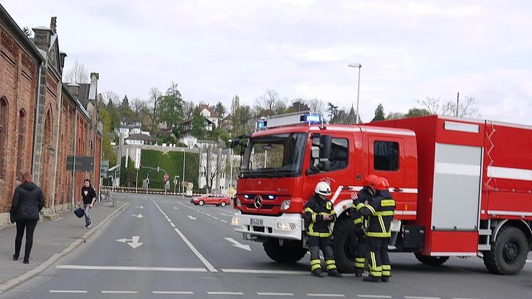Viele Straßen rund ums Coburger Justizgebäude wurden aufgrund der Bombendrohung gesperrt. Foto: Berthold Köhler
