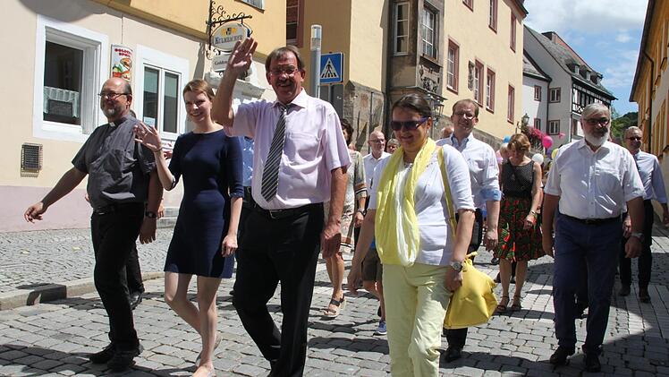 Auch die Ehrengäste marschierten mit. Foto: Stephan Stöckel