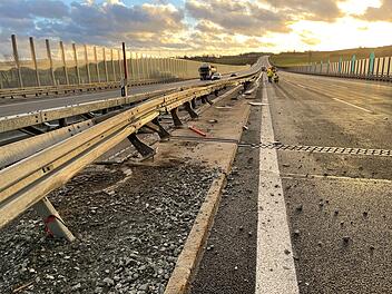 A9 bei M&uuml;nchberg: Lkw-Unfall und Stau