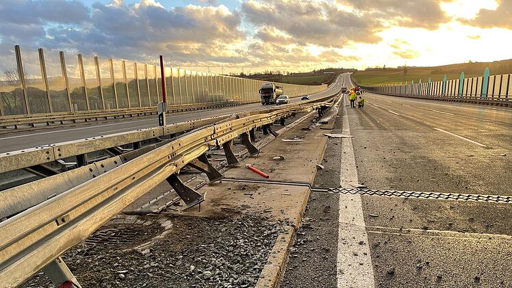 A9 bei M&uuml;nchberg: Lkw-Unfall und Stau