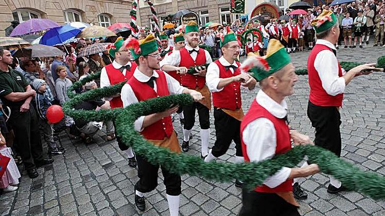 Kein Bierwochen-Auftakt ohne Büttnertanz  Foto: Archiv/Barbara Herbst