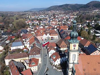 Stadtsteinach ist nicht groß, verfügt aber über viele Einrichtungen mit zentralörtlicher Bedeutung. Reicht das für eine Neueinstufung im Zentrale-Orte-System? Foto: Ingo Bär