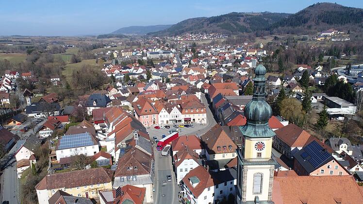 Stadtsteinach ist nicht groß, verfügt aber über viele Einrichtungen mit zentralörtlicher Bedeutung. Reicht das für eine Neueinstufung im Zentrale-Orte-System? Foto: Ingo Bär