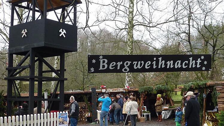 Stockheimer Bergweihnacht mit Förderturm  Foto: Gerd Fleischmann