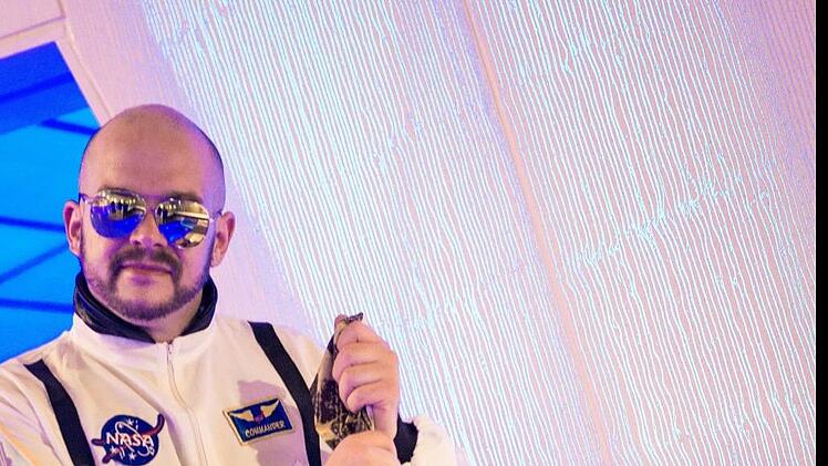 Jürgen Raab im Astronauten-Outfit - in dieser Montur wird er seine Aufguss-Show "Apollo 13" zelebrieren - und hofft auf einen der vorderen Plätze bei den Deutschen Aufguss-Meisterschaften. Foto: Privat