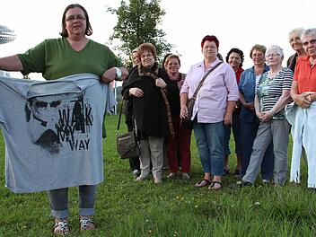 Die Damen der Selbsthilfegruppe "Nie wieder dick" sind froh und mächtig stolz: Im Schnitt haben sie zehn bis fünfzehn Kilogramm abgespeckt, seit Ursula Nickel im April 2013 die Abnehmgruppe gegründet hat. Foto: Carmen Schmitt