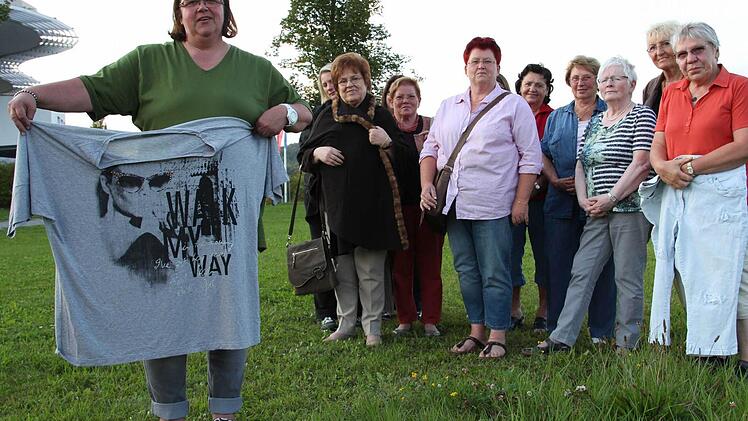 Die Damen der Selbsthilfegruppe "Nie wieder dick" sind froh und mächtig stolz: Im Schnitt haben sie zehn bis fünfzehn Kilogramm abgespeckt, seit Ursula Nickel im April 2013 die Abnehmgruppe gegründet hat. Foto: Carmen Schmitt