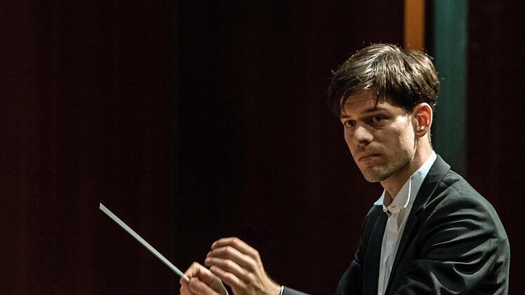Unter Leitung seines neuen Ersten Kapellmeisters Johannes Braun beeindruckte das Philharmonische Orchester des Landestheater beim Konzert im Kongresshaus.Foto: Jochen Berger