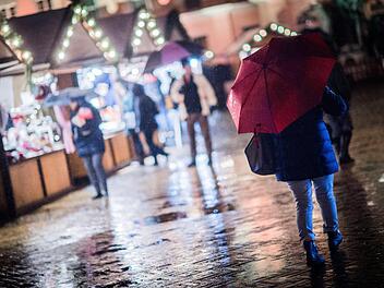 Ist der Regenschirm unser Dauerbegleiter diese Woche? So wird das Wetter in Franken für den Rest der Woche. Foto: Sophia Kembowski/dpa