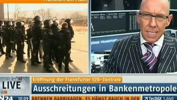 Mick Knauff berichtet für N24 von den Blockupy-Protesten zur Eröffnung des EZB-Gebäudes in Frankfurt. Screenshot: BR